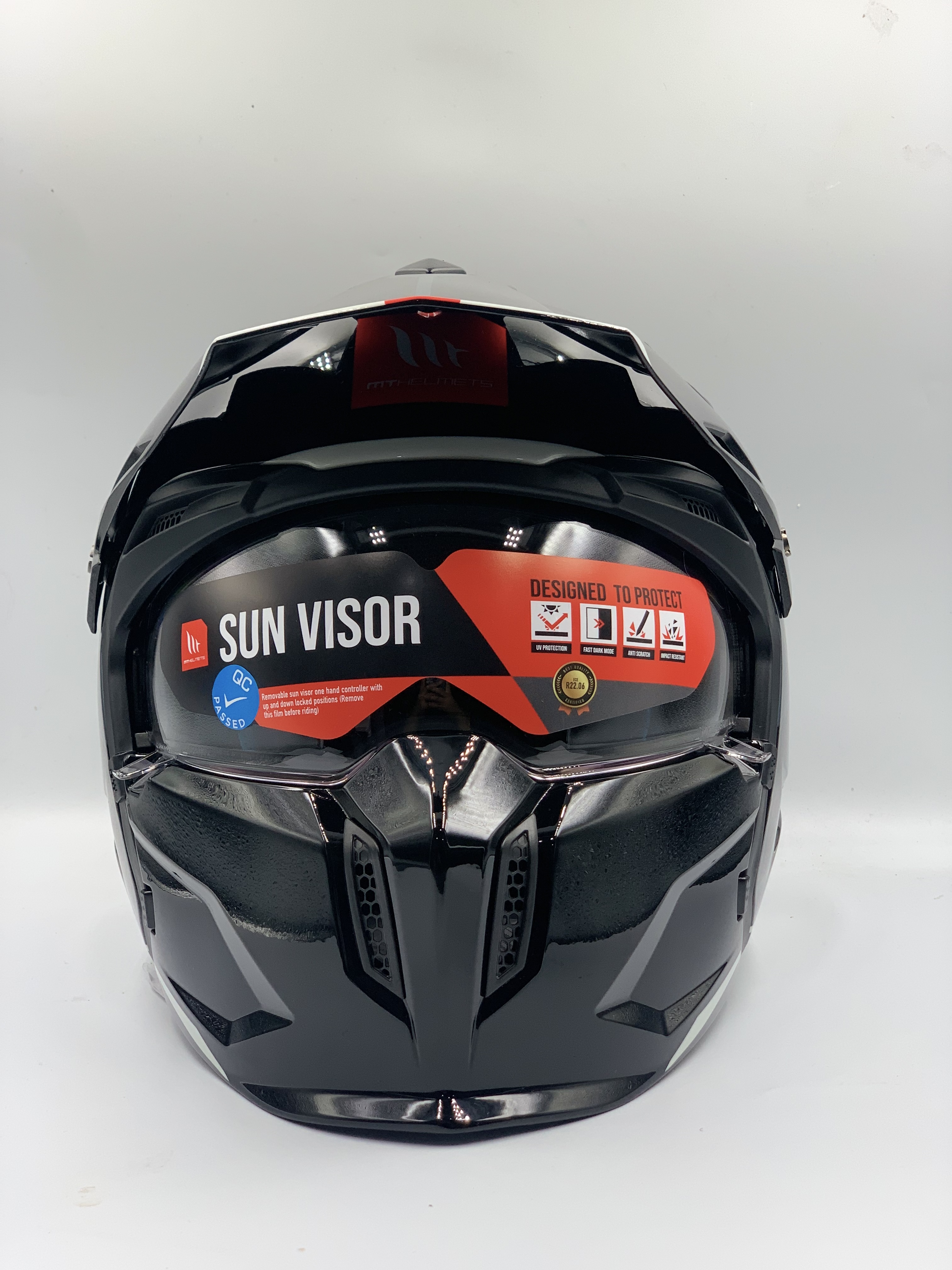 MT Street Fighter Solid A1 Gloss Black (ECE 22.06)